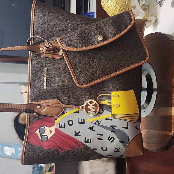 Micheal Kors Eva Leather Tote W/Pouch EUC - Picture 5 of 16